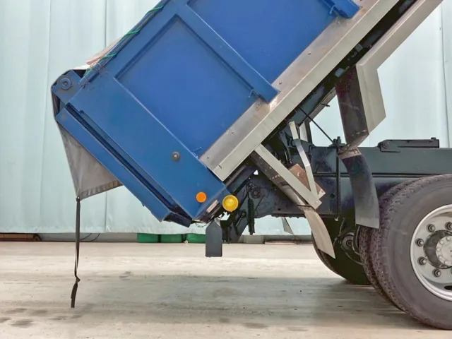 ダンプアップした状態です。(空荷の状態でボディーとリヤバンパーの間に少々スキマが空いています)|日野 レンジャー LDG-GK8JLAAの写真24