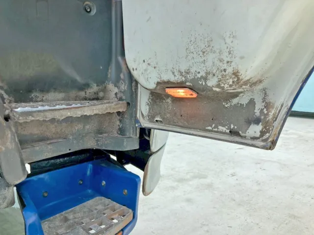 運転席ドア内側下部に腐食・穴あき箇所があります。|日野 レンジャー LDG-GK8JLAAの写真32