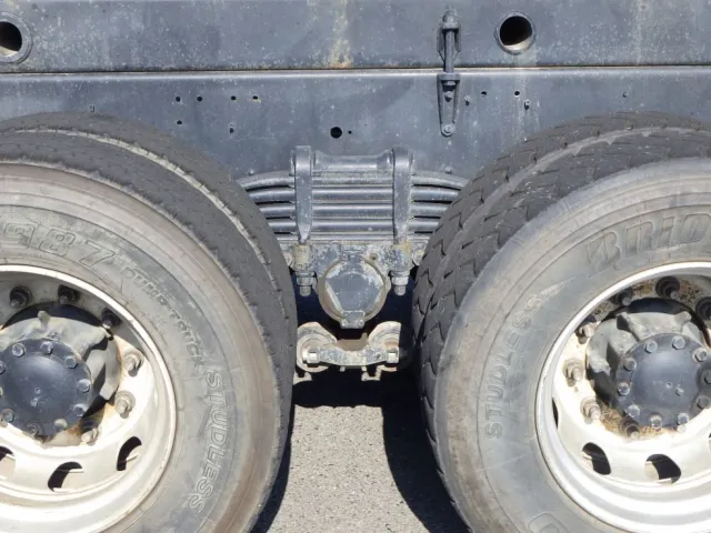 タイヤ間の状態です。|いすゞ ギガ 2PG-CYZ77CMの写真5
