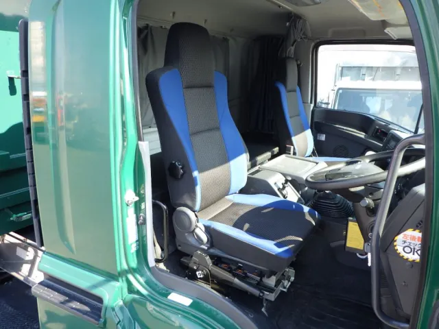 乗車定員は2名です。|いすゞ ギガ 2PG-CYZ77CMの写真6