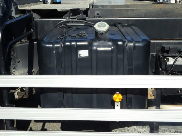 燃料タンクは200Lです。|いすゞ ギガ 2PG-CYZ77CMの写真15