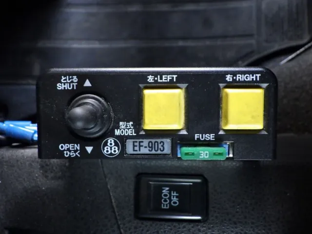 コボレーンの操作スイッチです。|いすゞ ギガ 2PG-CYZ77CMの写真17