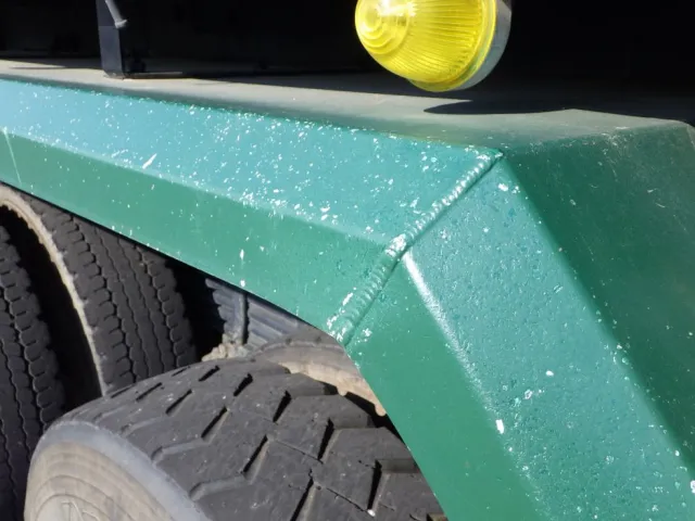 左右のリヤフェンダーにキズがあります。|いすゞ ギガ 2PG-CYZ77CMの写真31