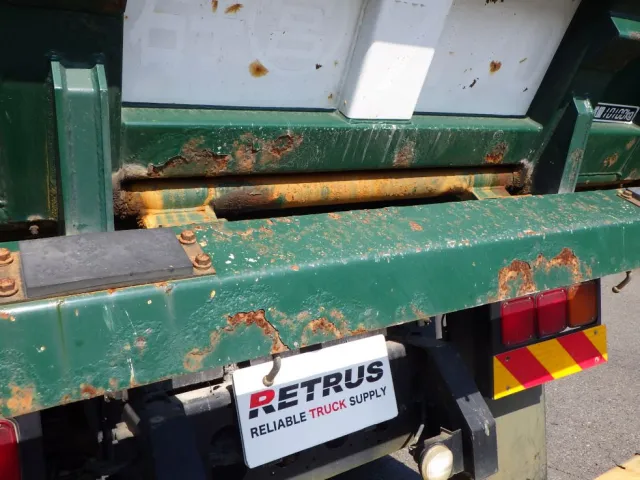 リヤ周りにキズ・サビがあります。|いすゞ ギガ 2PG-CYZ77CMの写真35