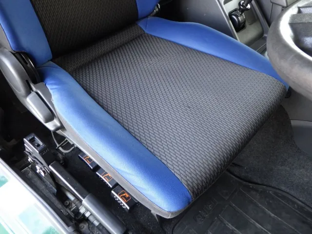 運転席座面にヘタリがあります。|いすゞ ギガ 2PG-CYZ77CMの写真36