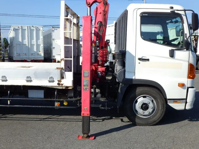 アウトリガーは差し違い式です。|日野 レンジャー TKG-FC9JKAA(2WD)の写真13