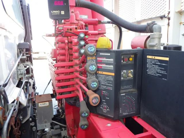 クレーンの操作レバーです。|日野 レンジャー TKG-FC9JKAA(2WD)の写真14