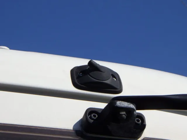 アンテナが欠損しています。|日野 レンジャー TKG-FC9JKAA(2WD)の写真26