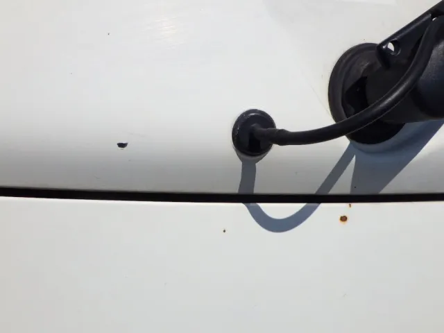 フロントパネルに飛び石キズがあります。|日野 レンジャー TKG-FC9JKAA(2WD)の写真28