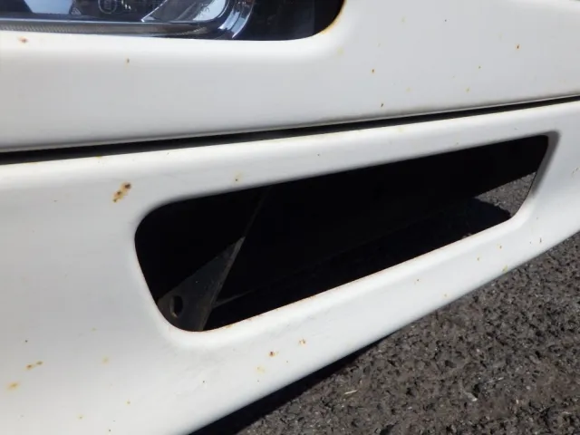 フロントバンパーに飛び石キズがあります。（運転席側にスレがあります）|日野 レンジャー TKG-FC9JKAA(2WD)の写真30