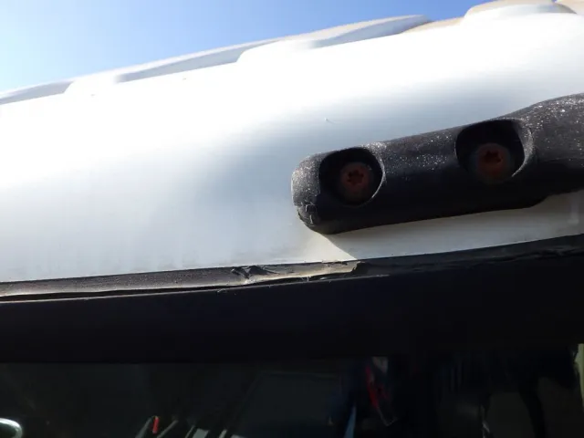 フロントガラス周りにコーキング跡があります。|日野 レンジャー TKG-FC9JKAA(2WD)の写真33