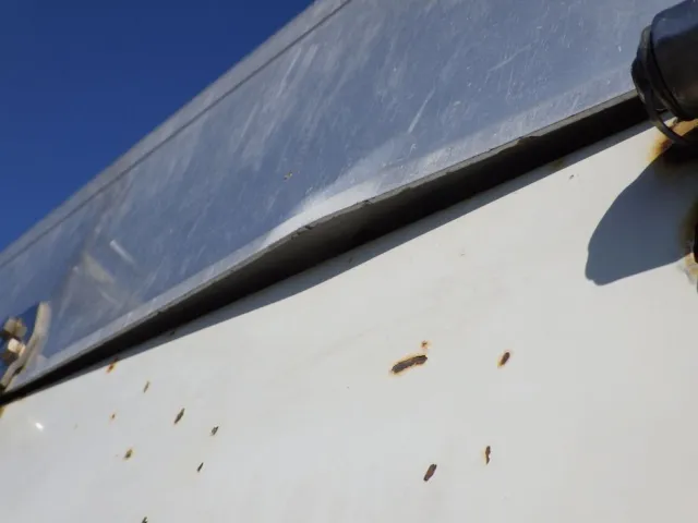 運転席側アオリにふくらみがあります。|日野 レンジャー TKG-FC9JKAA(2WD)の写真37