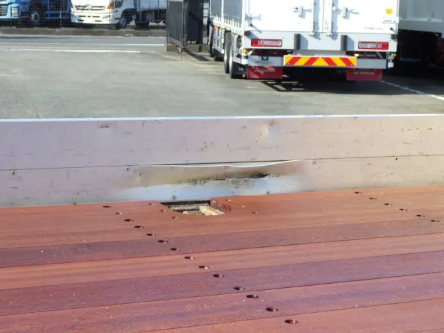 助手席側アオリ内側にキズ・ヘコミ・割れがあります。|日野 レンジャー TKG-FC9JKAA(2WD)の写真47