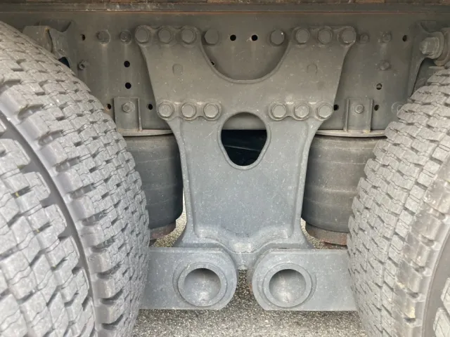 シャーシとエアサスの状態です。|日野 プロフィア 2DG-FW1AHGの写真5