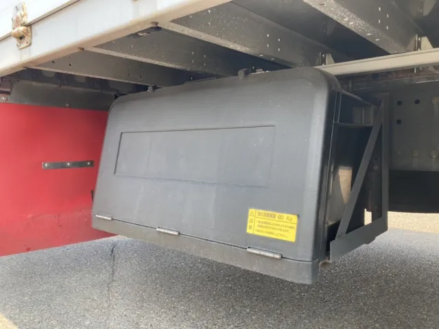 シャーシとネタと工具箱の状態です。|日野 プロフィア 2DG-FW1AHGの写真7