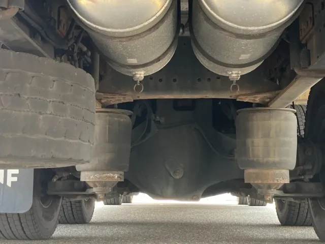 エアサスとデフの状態です。|日野 プロフィア 2DG-FW1AHGの写真11
