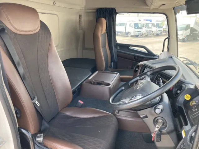 車内です。|日野 プロフィア 2DG-FW1AHGの写真13