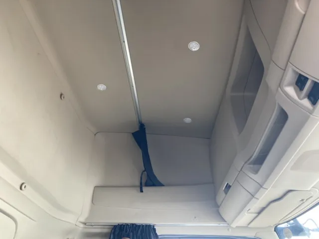 車内は広々ハイルーフです。|日野 プロフィア 2DG-FW1AHGの写真16