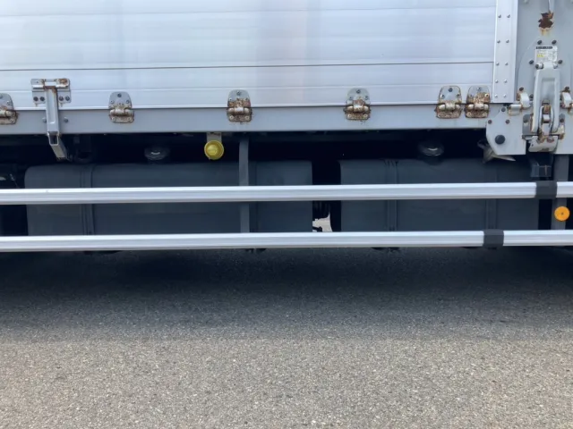 燃料タンクです。|日野 プロフィア 2DG-FW1AHGの写真35