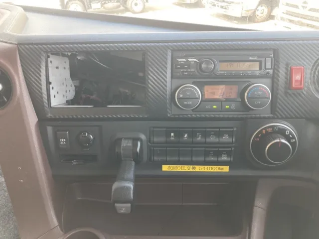 インパネ周りです。|日野 プロフィア 2DG-FW1AHGの写真39