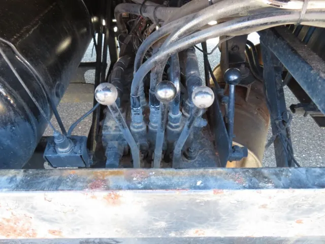 上物の操作レバーです。|いすゞ ギガ PDG-CYJ77W8Aの写真15