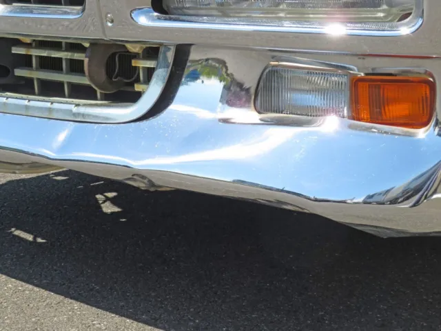 フロントバンパー助手席側下部に曲がり・ヘコミがあります。|いすゞ ギガ PDG-CYJ77W8Aの写真17