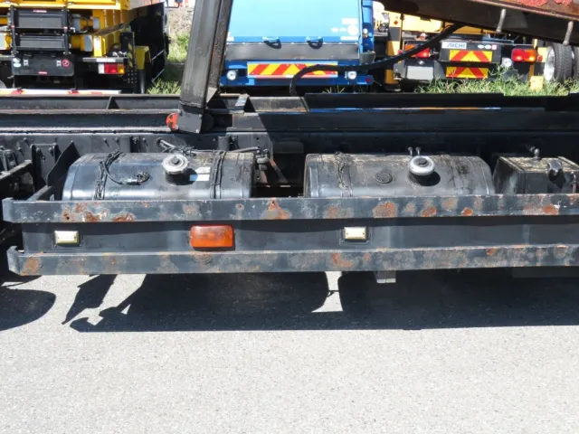 燃料タンクは200Lが2つ付いています。|いすゞ ギガ PDG-CYJ77W8Aの写真22