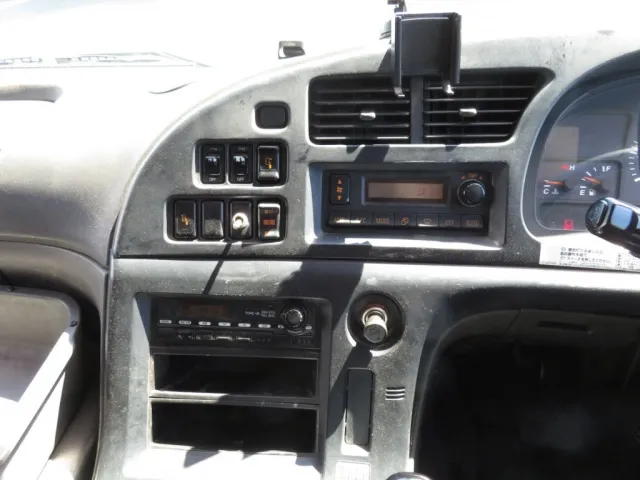 インパネ周りの状態です。|いすゞ ギガ PDG-CYJ77W8Aの写真30