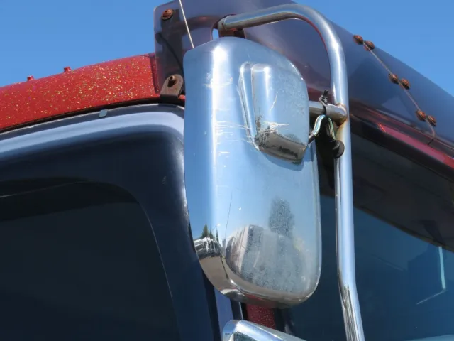 運転席側サイドミラーカバーにキズがあります。|いすゞ ギガ PDG-CYJ77W8Aの写真32