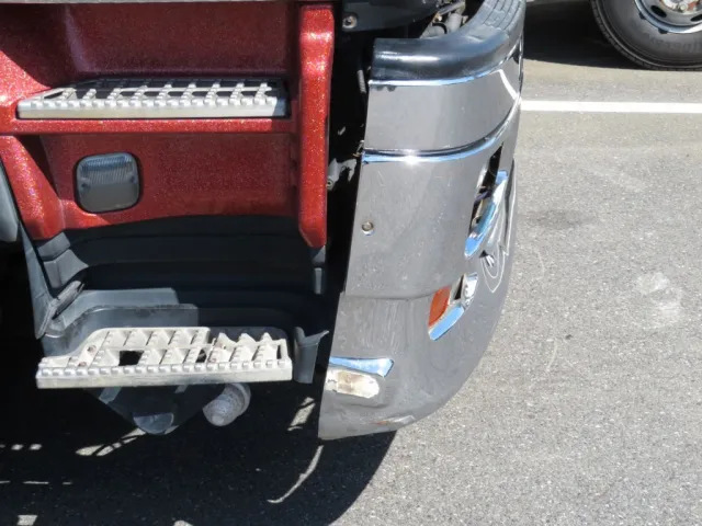 フロントバンパー運転席側に曲がり・歪みがあります。|いすゞ ギガ PDG-CYJ77W8Aの写真33