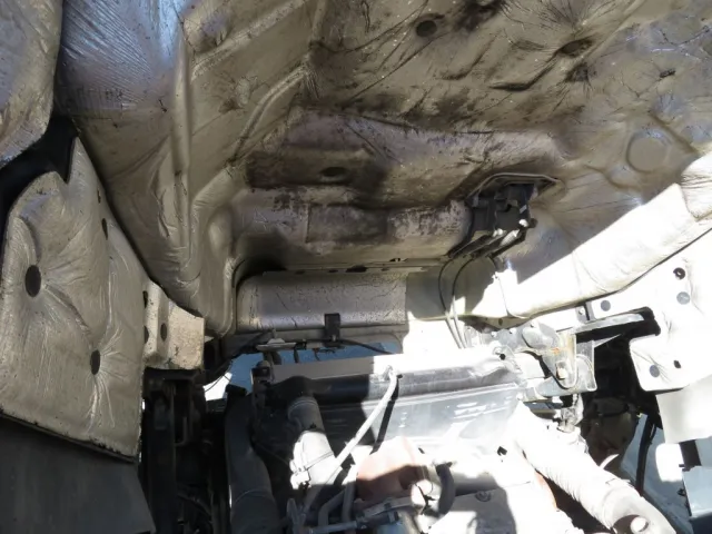 キャブ下面の状態です。|いすゞ ギガ PDG-CYJ77W8Aの写真36