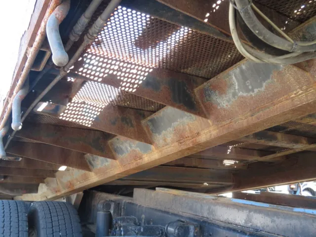 ネタ各所にサビがあります。|いすゞ ギガ PDG-CYJ77W8Aの写真44