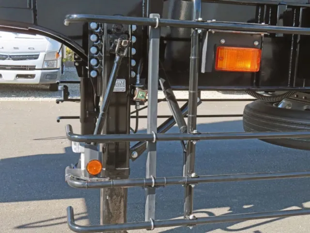 サイドバンパーステーの状態です。（塗装前の状態です）|トレクス  PFB34112の写真27