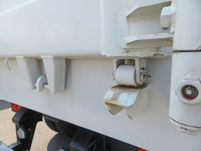 リアあおりロックに少しサビがあります。（塗装前の状態です）|トレクス  PFB34112の写真33