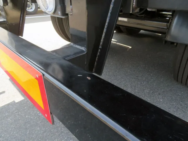 リアバンパーに細かいキズ・少し置きサビがあります。|トレクス  PFB34112の写真39