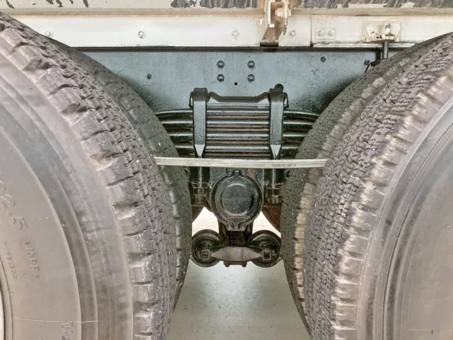 リーフサスです。|いすゞ ギガ 2KG-CXZ77CTの写真5