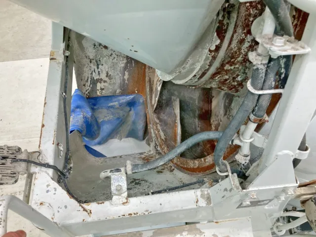 スクープ部の洗浄装置に詰まりがあります。|いすゞ ギガ 2KG-CXZ77CTの写真12