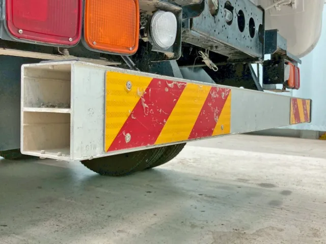 リヤバンパー助手席側カバーが欠品しています。|いすゞ ギガ 2KG-CXZ77CTの写真18