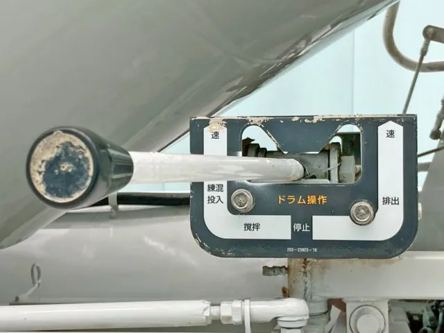 上物の操作レバーです。(助手席側)|いすゞ ギガ 2KG-CXZ77CTの写真22