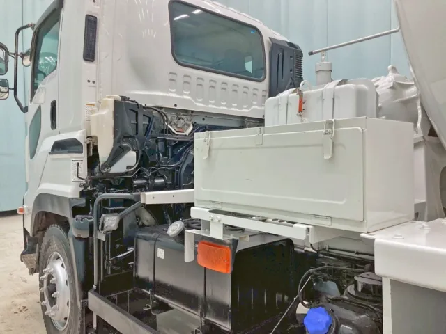 助手席側に工具箱が付いています。|いすゞ ギガ 2KG-CXZ77CTの写真25