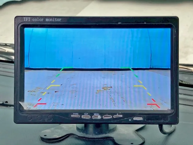 液晶バックモニター付きです。(土台部外れています)|いすゞ ギガ 2KG-CXZ77CTの写真32