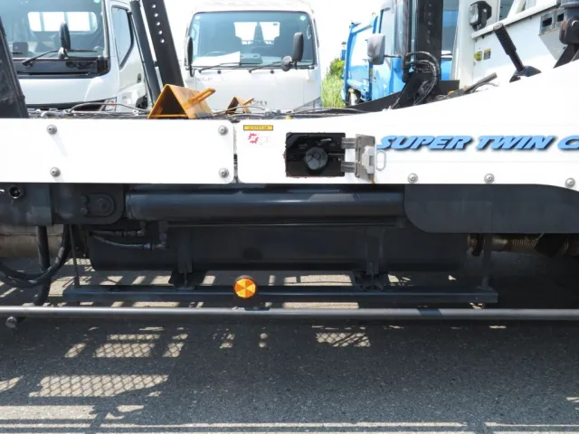 燃料タンクは100Lです。|三菱 キャンター 2PG-FEB90(2WD)の写真19