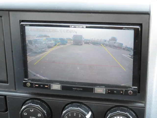 バックモニター兼用です。|三菱 キャンター 2PG-FEB90(2WD)の写真21