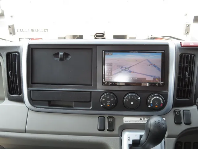 インパネ周りの状態です。|三菱 キャンター 2PG-FEB90(2WD)の写真22