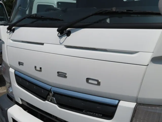 フロントパネルは交換修理されています。|三菱 キャンター 2PG-FEB90(2WD)の写真27