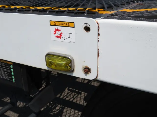 助手席側サイドレールのボルトが折損しています。|三菱 キャンター 2PG-FEB90(2WD)の写真31