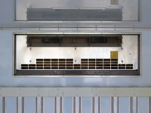 冷凍機の吹き出し口です。|三菱 キャンター TPG-FEB80(2WD)の写真11