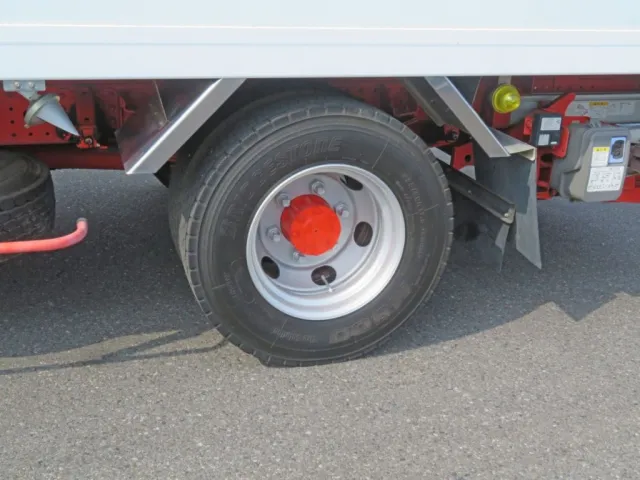 リアフェンダーはステンレス製です。|三菱 キャンター TPG-FEB80(2WD)の写真18