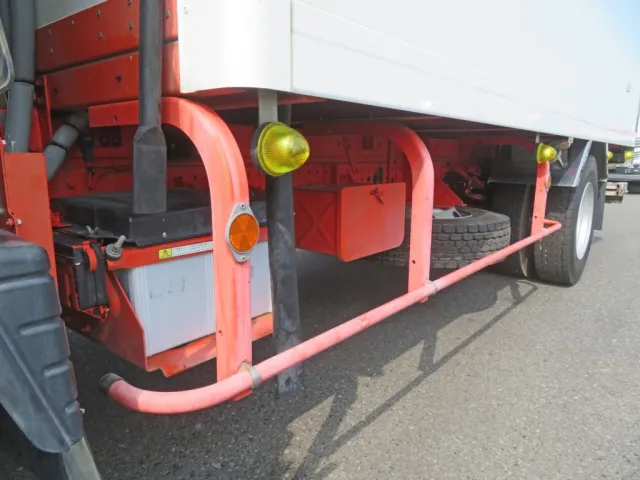 運転席側サイドバンパー・サイドバンパーステーに小さいキズ・色あせ・塗装の剥がれがあります。|三菱 キャンター TPG-FEB80(2WD)の写真32