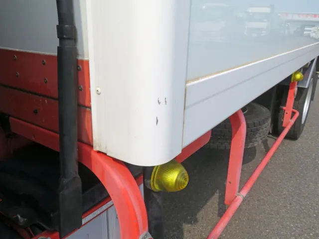 バン前方に小さいキズがあります。|三菱 キャンター TPG-FEB80(2WD)の写真33